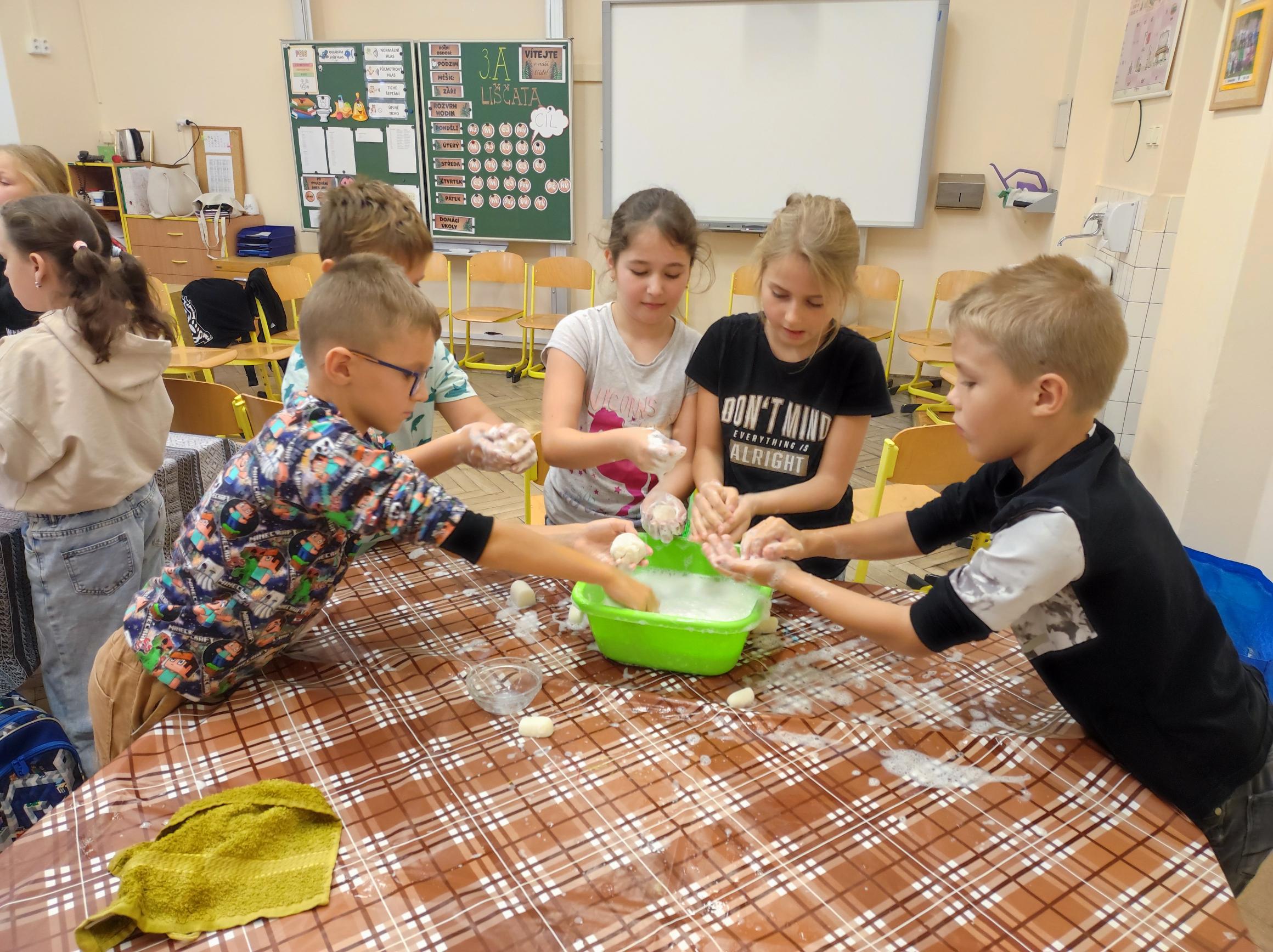 Žáci na ekopaletě